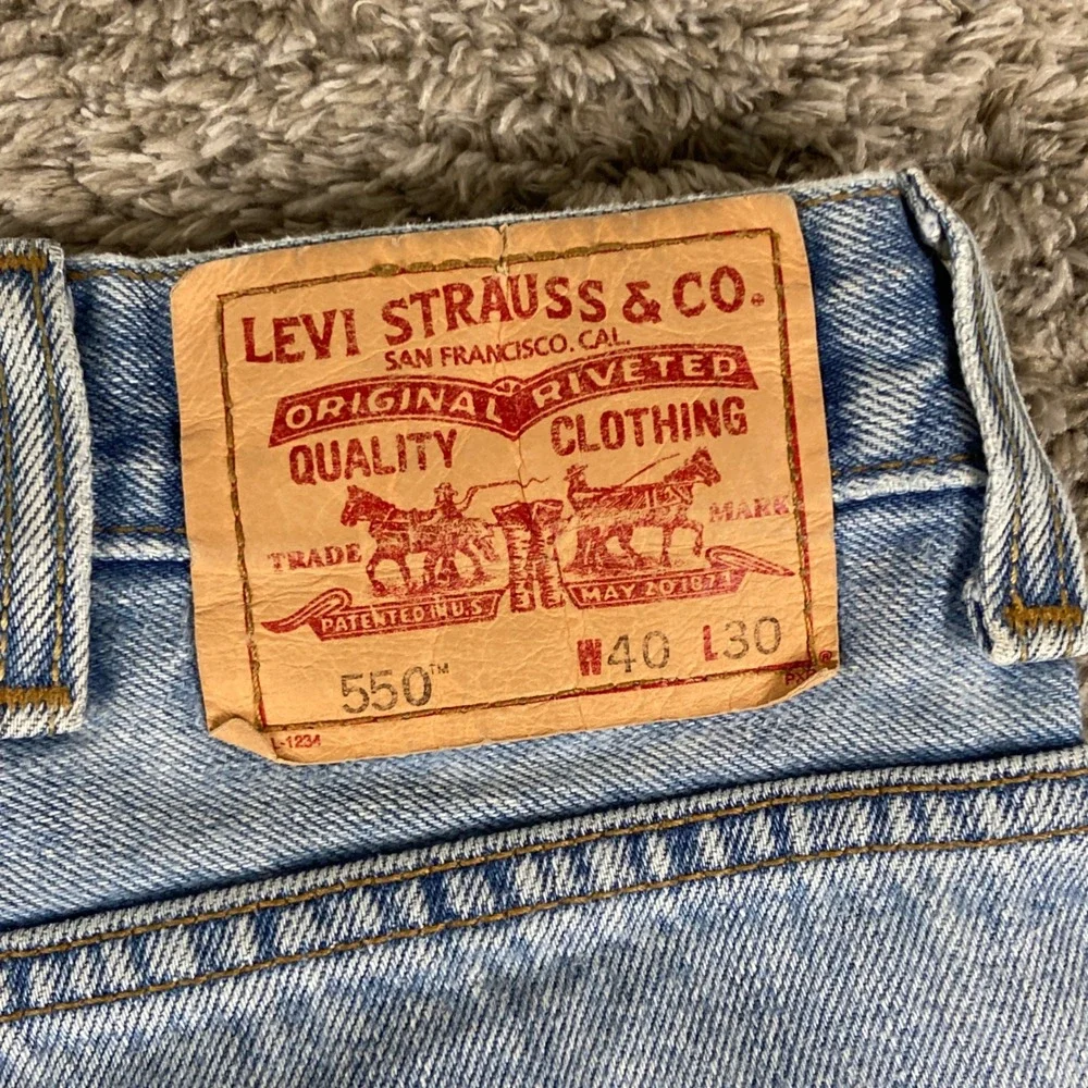 Levis measurements waist